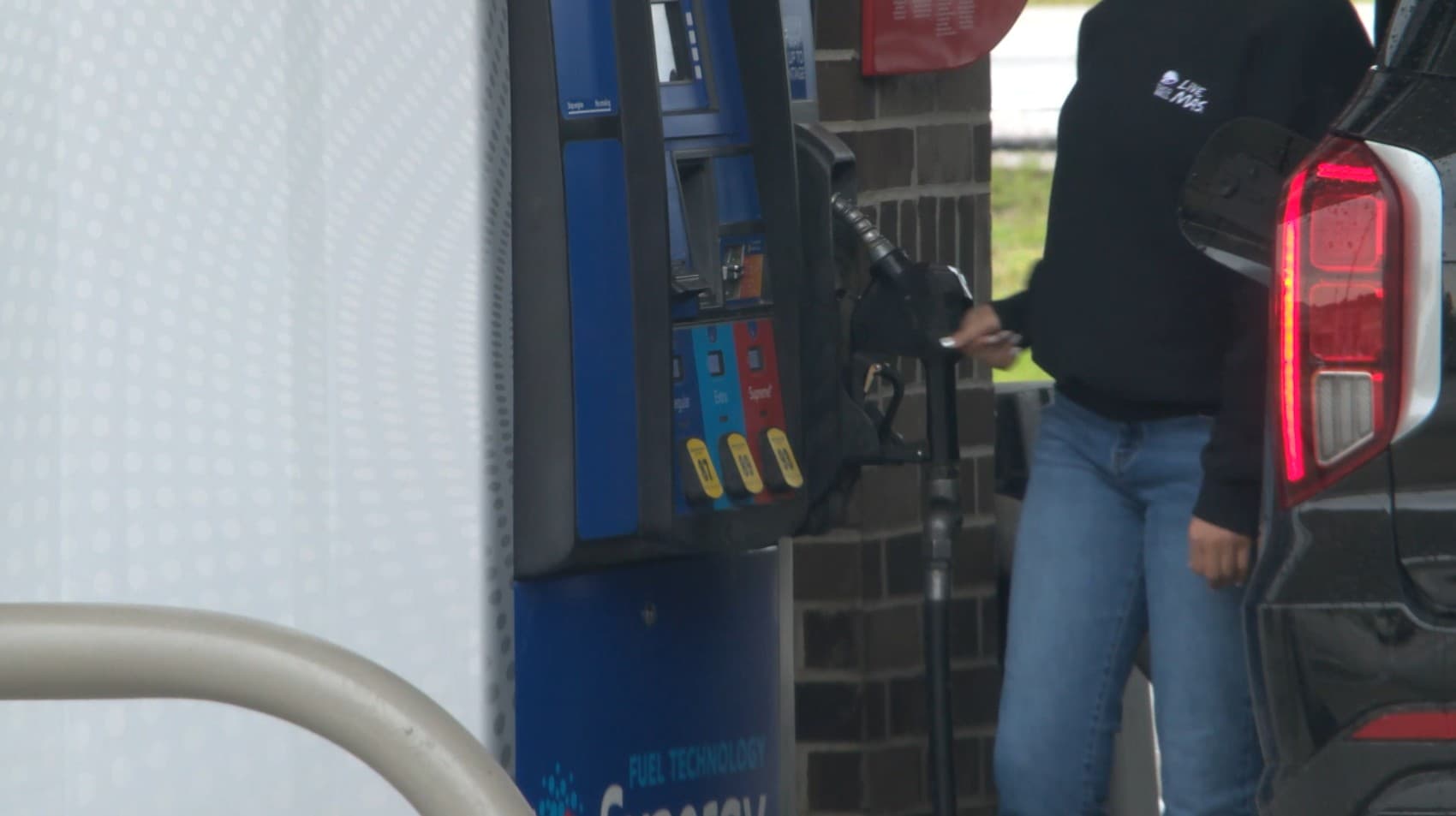 Arkansas Gas Prices Drop 9 Cents in a Week, AAA Reports