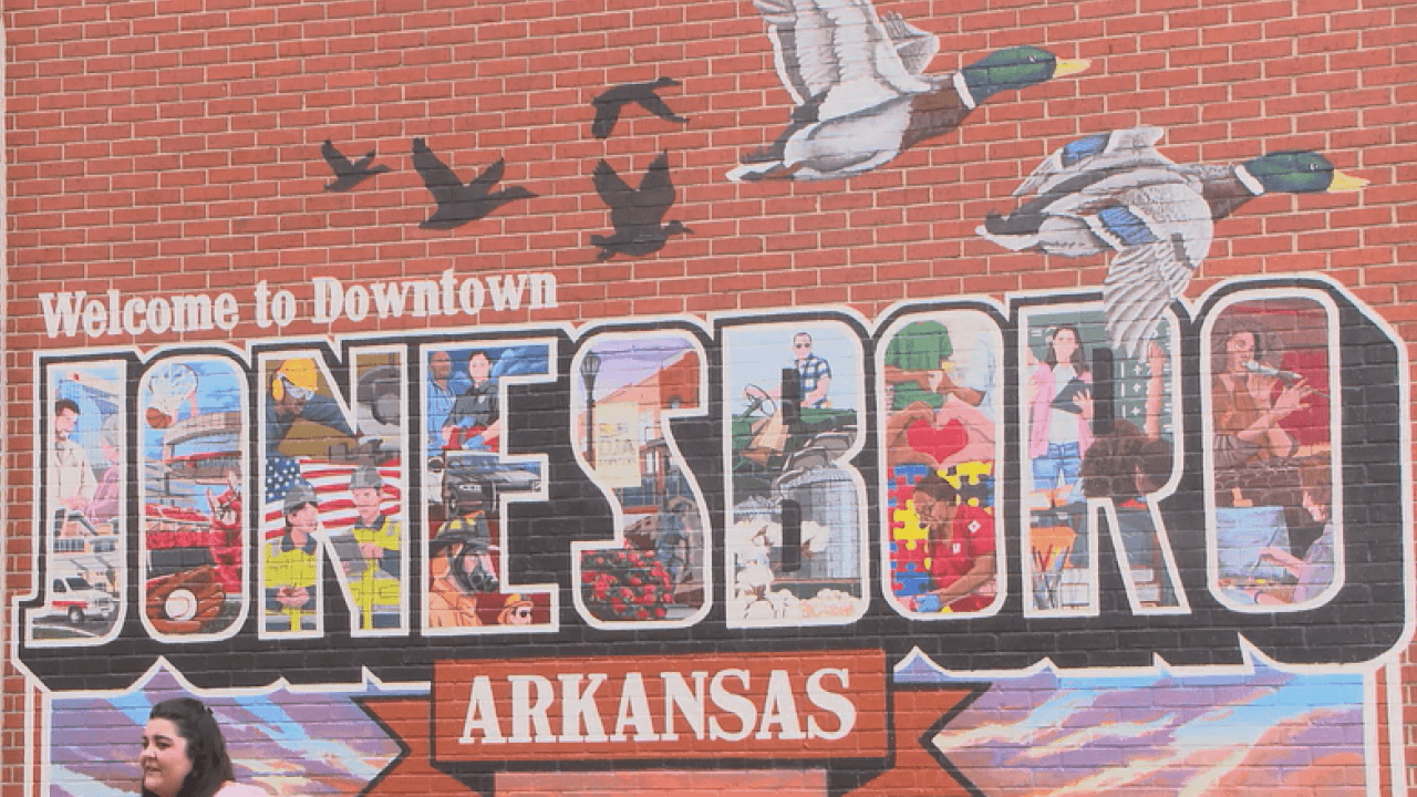 Arkansas State Professors Emphasize Human Creativity Over AI in Graphic Design