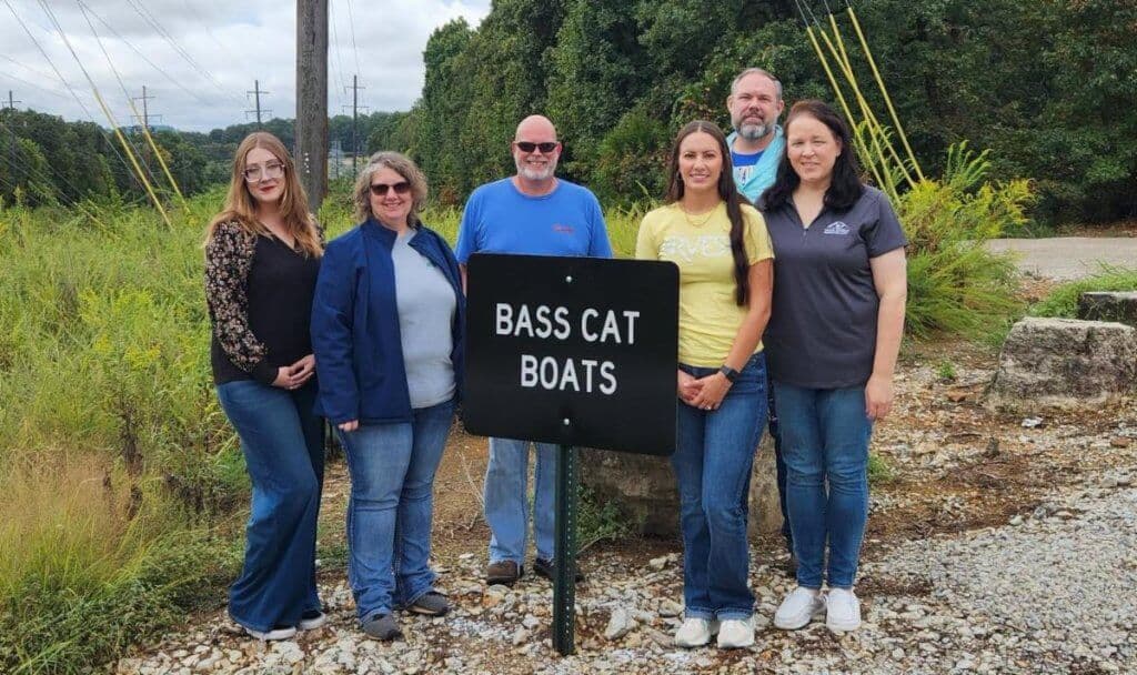 Leadership Class Installs Uniform Signs at Mountain Home Industrial Park