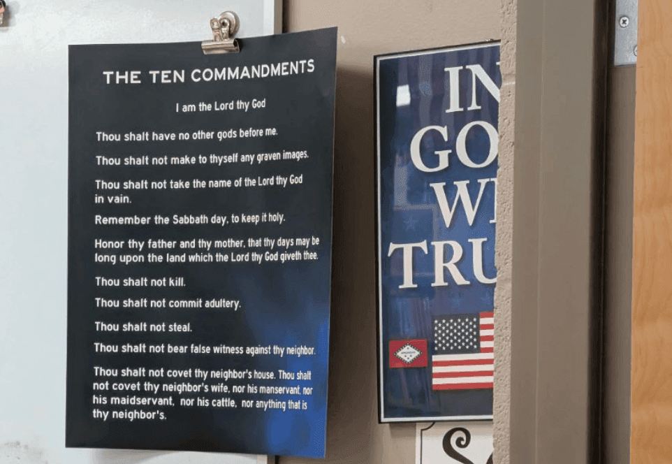 Federal Appeals Panel Weighs Arkansas Law Requiring Ten Commandments in Classrooms