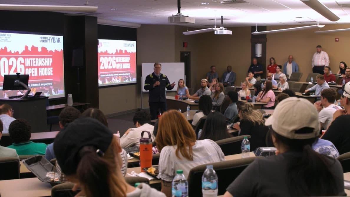 Neil Griffin College of Business Connects Students with Employers at Internship Open House